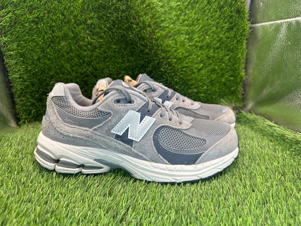 New Balance 2002R GC2002ST Athletic Sneaker Shoes Boys 6.5M Gray Suede Cushioned
